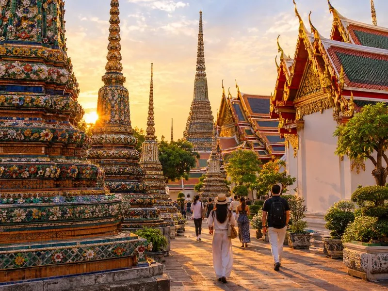 Evening Tour: Wat Arun, Wat Pho & Tuk Tuk